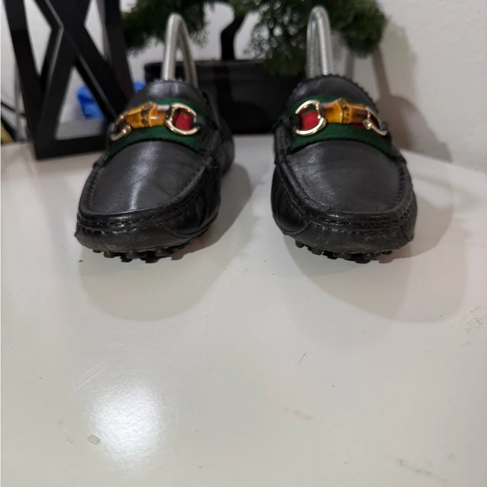 Gucci Black Leather Loafers with Red and Green Detail - Picture 2 of 7